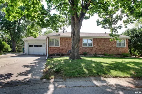 912 Santa Maria Ct, Quincy, IL 62305