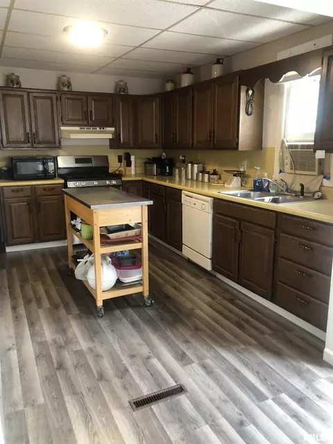 339 N Ohio St, Camp Point, IL 62320 photo 2