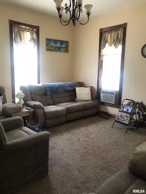 339 N Ohio St, Camp Point, IL 62320 photo 3