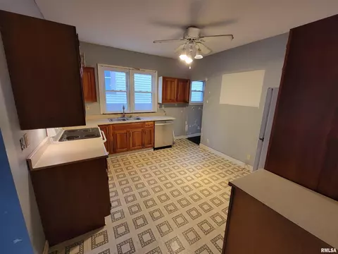 1429 Pennsylvania Ave, Springfield, IL 62702 photo 4