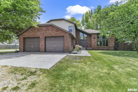 201 W Ellis St, New Berlin, IL 62670