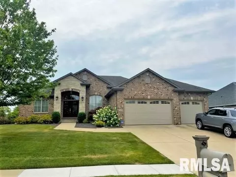 4400 Lynhurst Dr, Springfield, IL 62711
