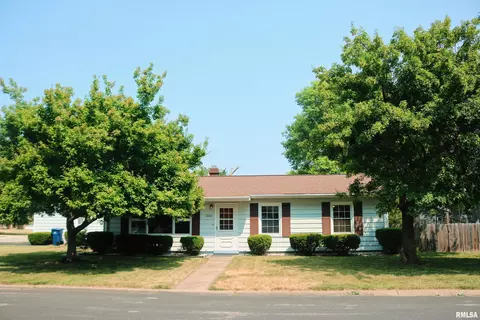 1200 Lincoln Rd, Monmouth, IL 61462