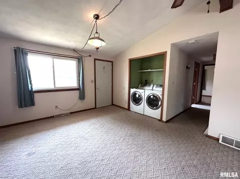424 W Holmes St, Oneida, IL 61467 photo 10
