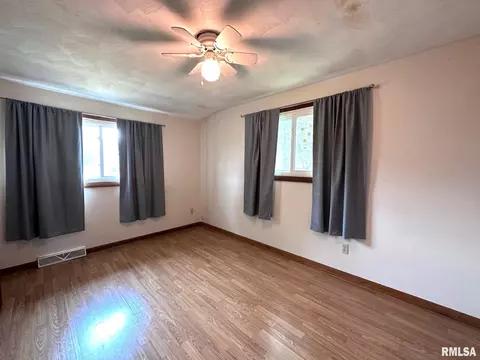 424 W Holmes St, Oneida, IL 61467 photo 15
