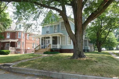 157 N Chambers St, Galesburg, IL 61401