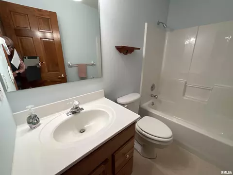 4525 Barrington Dr, Springfield, IL 62711 photo 3