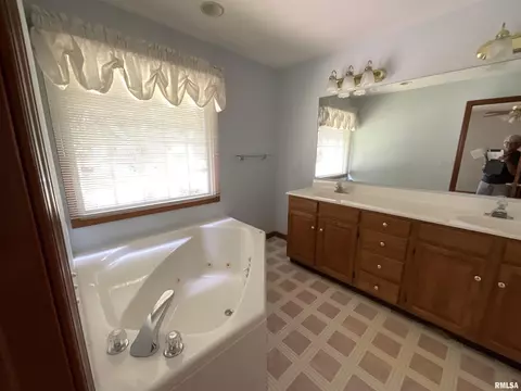 4525 Barrington Dr, Springfield, IL 62711 photo 8