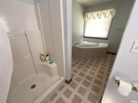 4525 Barrington Dr, Springfield, IL 62711 photo 9