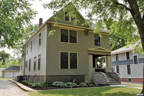 523 N Chambers St, Galesburg, IL 61401