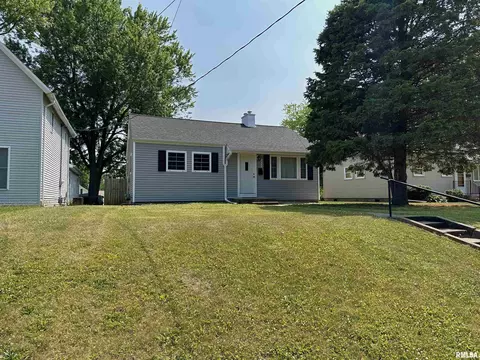 1530 Adams St, Quincy, IL 62301