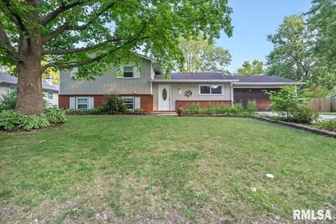 726 Deerfield Rd, Chatham, IL 62629