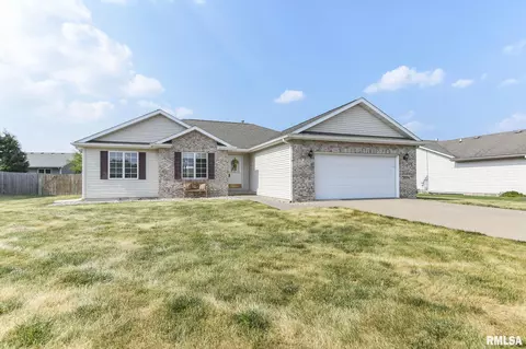 1419 Redwood Dr, Chatham, IL 62629