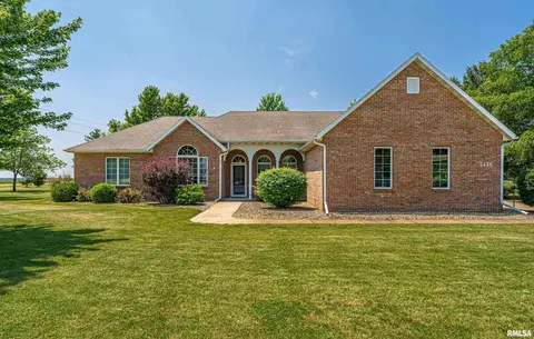 5466 Brittany Ln, Clinton, IL 61727