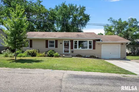 403 E Laurel Dr, Jacksonville, IL 62650