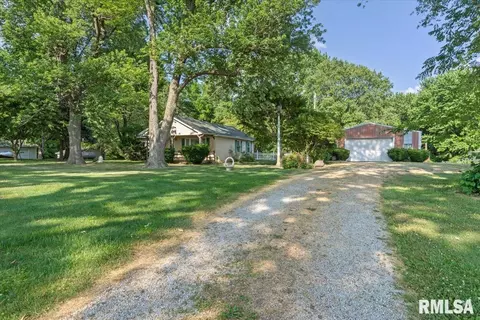 2682 N Farmingdale Rd, Pleasant Plains, IL 62677