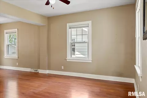 2049 N 7th St, Springfield, IL 62702 photo 5