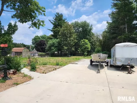 314 Ledlie St, Dawson, IL 62520