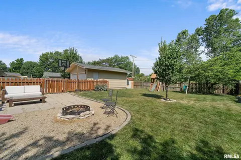 84 Danbury Dr, Springfield, IL 62704 photo 8