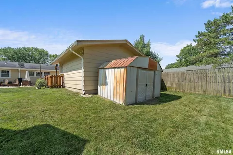 84 Danbury Dr, Springfield, IL 62704 photo 9
