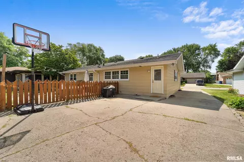 84 Danbury Dr, Springfield, IL 62704 photo 5