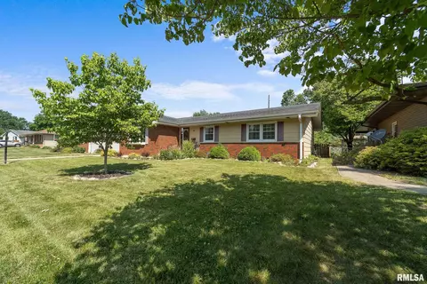 84 Danbury Dr, Springfield, IL 62704 photo 2