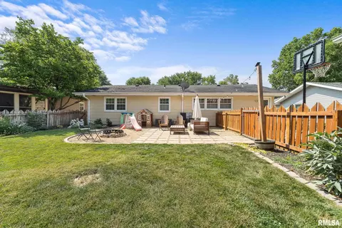 84 Danbury Dr, Springfield, IL 62704 photo 6