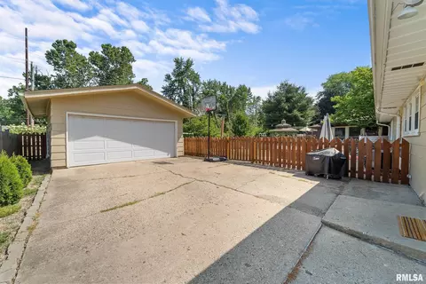 84 Danbury Dr, Springfield, IL 62704 photo 4