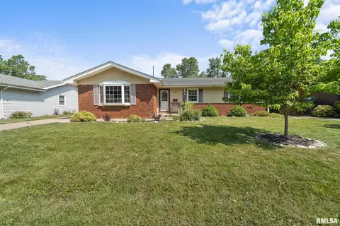 84 Danbury Dr, Springfield, IL 62704