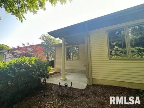 819 Longleaf Ct, Springfield, IL 62711 photo 2
