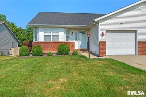 1202 Ptarmigan Dr, Chatham, IL 62629