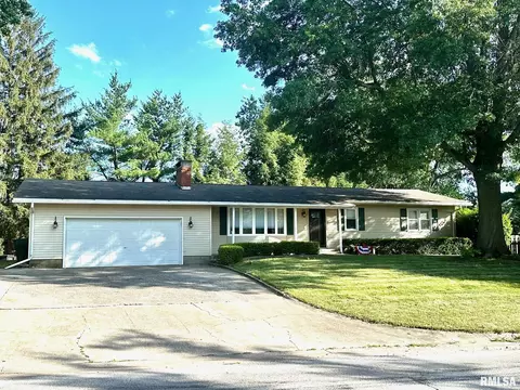 2019 Mound Rd, Jacksonville, IL 62650