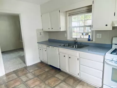 1617 S Walnut St, Springfield, IL 62704 photo 7