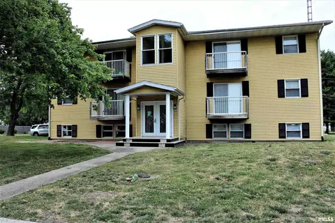 801 Deerfield Rd, Chatham, IL 62629