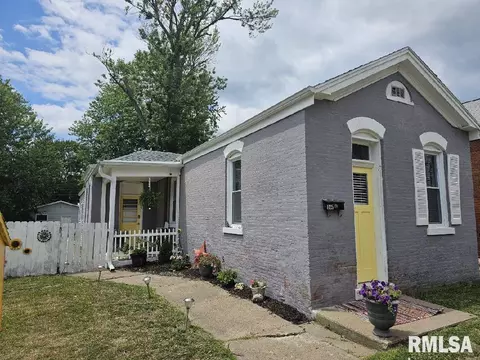 1125 N 10th St, Quincy, IL 62301