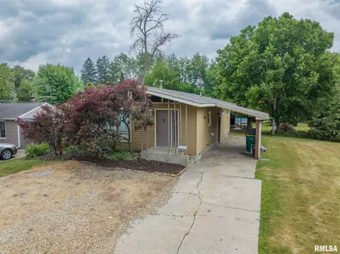 466 E Dayton St, Galesburg, IL 61401