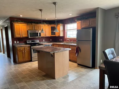 105 North St, Augusta, IL 62311 photo 4