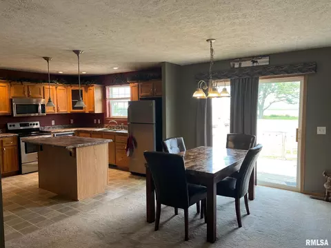 105 North St, Augusta, IL 62311 photo 5