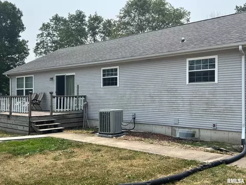 105 North St, Augusta, IL 62311 photo 3