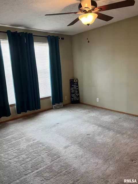 105 North St, Augusta, IL 62311 photo 7