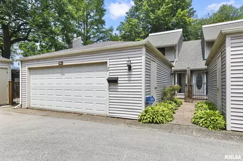 34 Country Pl, Springfield, IL 62703