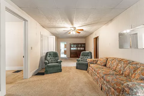 208 E Charles St, Mclean, IL 61754 photo 8