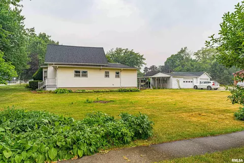208 E Charles St, Mclean, IL 61754 photo 3