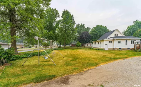 208 E Charles St, Mclean, IL 61754 photo 33