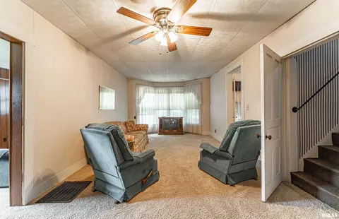 208 E Charles St, Mclean, IL 61754 photo 7
