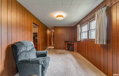 208 E Charles St, Mclean, IL 61754 photo 4