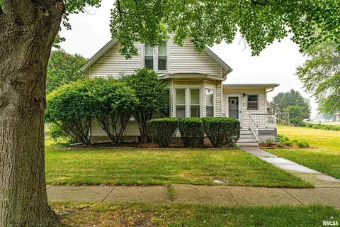 208 E Charles St, Mclean, IL 61754