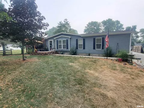 411 W Charles St, Buffalo, IL 62515