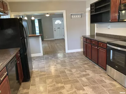 2429 S 5th St, Springfield, IL 62703 photo 4