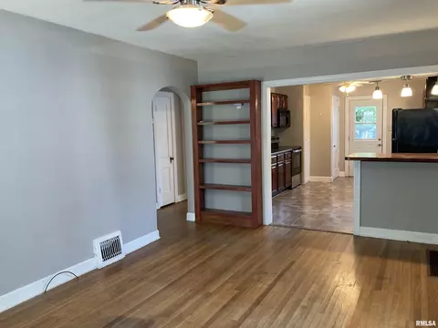 2429 S 5th St, Springfield, IL 62703 photo 3